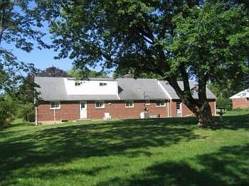 3rd image of 1318 Meadowview Dr