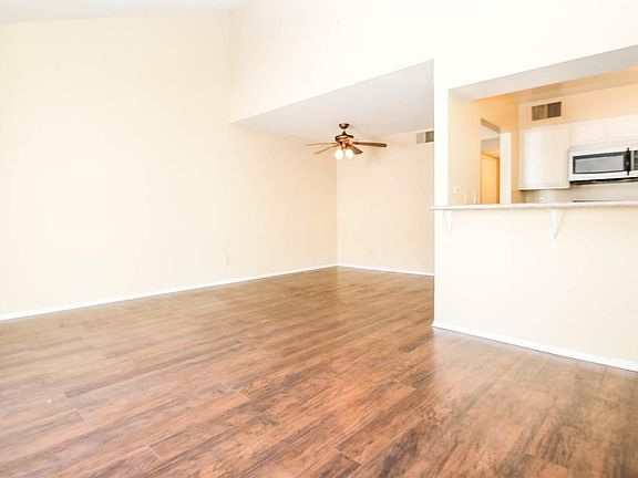 5th image of 8221 Langdon Ave Unit 210