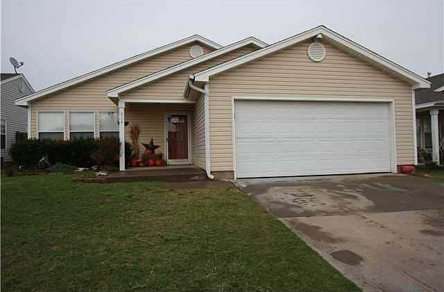 1st image of 916 Periwinkle Dr