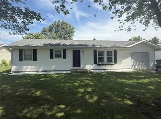 318 W 11th St, Neoga, IL 62447