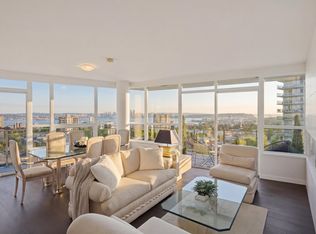 112 E 13th St #906, North Vancouver, BC V7M 1N6