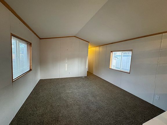 3rd image of 205 SE Lynn Blvd Unit 40