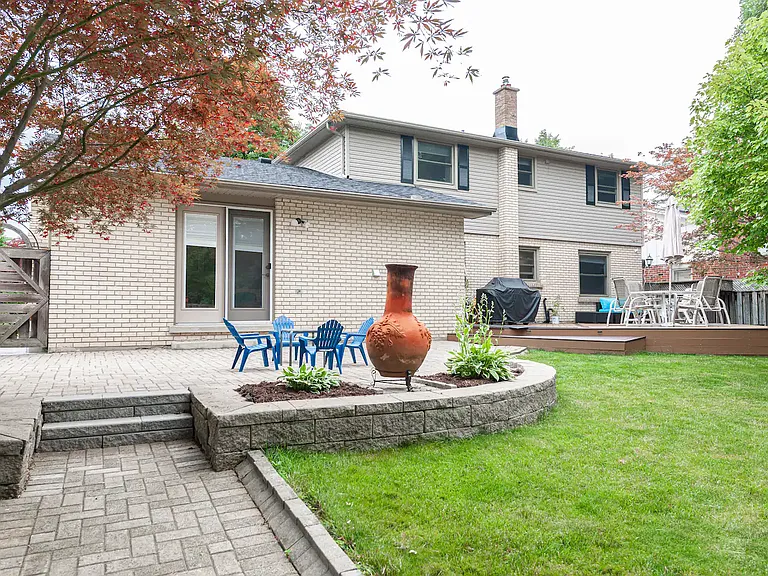 8 Meridene Cres E — Photo 26
