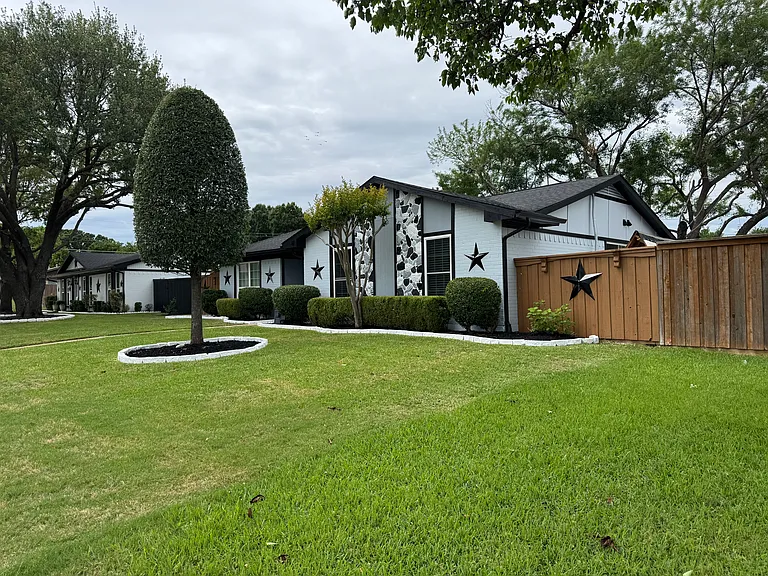 1705 Hawthorne Ln — Photo 38
