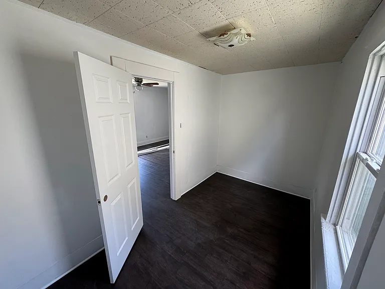 8 Laverack Ave #UPPER FRONT — Photo 5