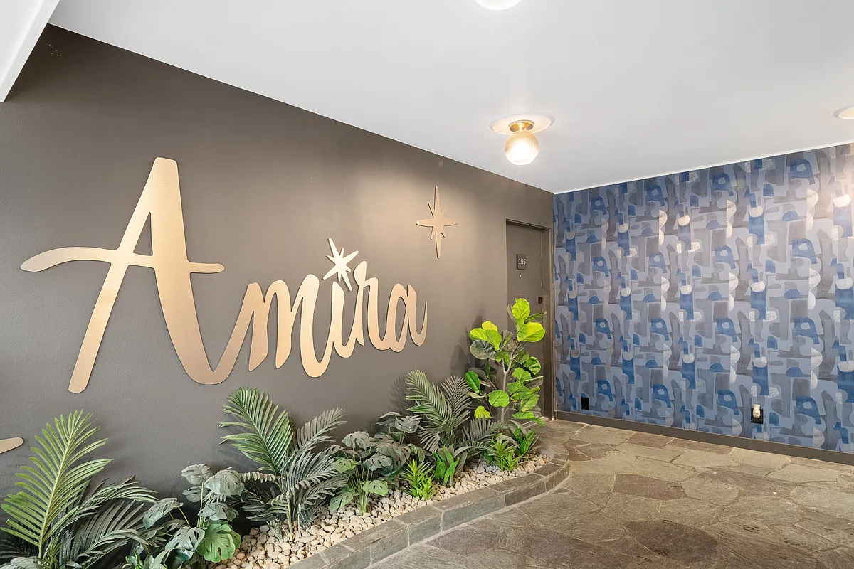 Building Photo - Amira