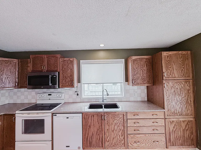 27 Hidden Cres NW — Photo 4