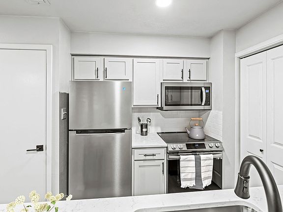 A2 Platinum Upgrade | 1 Bed / 1 Bath | 603 Sq Ft