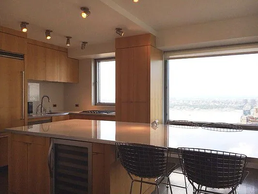 Rented by La Seven Inc. | media 13