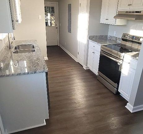4th image of 114 Sweetbriar Ln