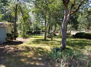 515 Bond Rd, Shady Cove, OR 97539