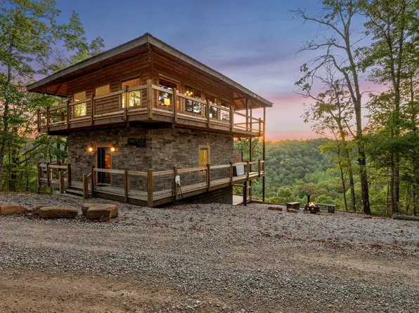 914 Forest View Dr, Frenchburg, KY 40322