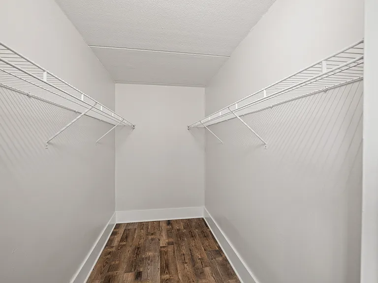 Fox Run Apartments — Photo 11