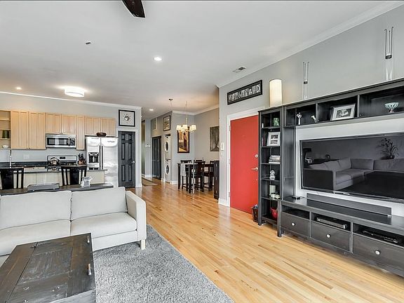3rd image of 2740 W Belmont Ave Unit 3W