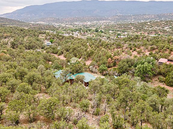 3rd image of 19 Juniper Ridge Rd