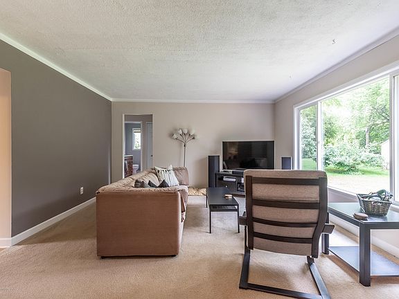 3rd image of 1913 Tamarisk Dr