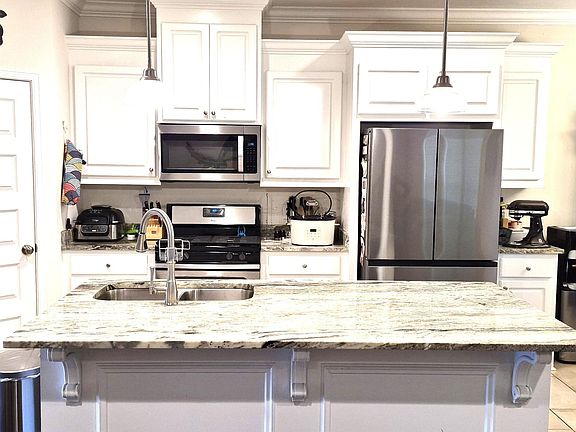 4th image of 104 Beechwood Cir