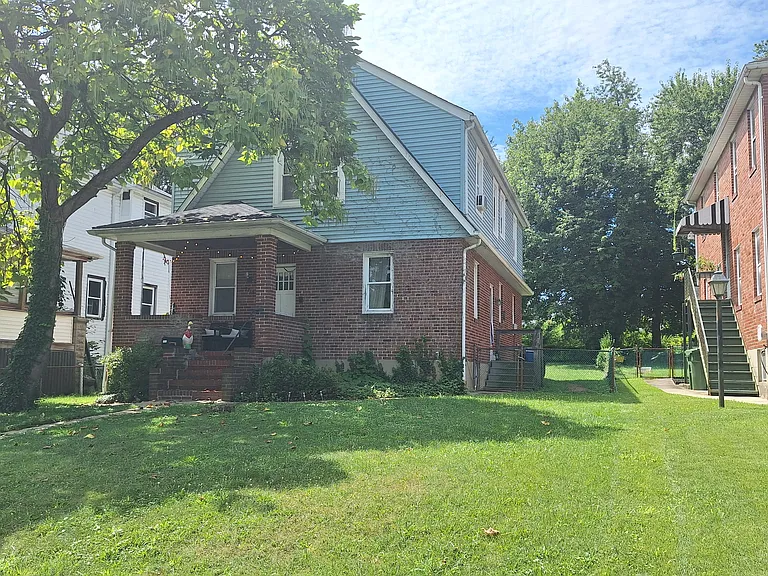 2715 Berwick Ave — Photo 5