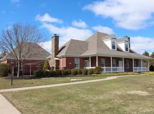 5440 Pinecrest Dr, Lockport, NY 14094