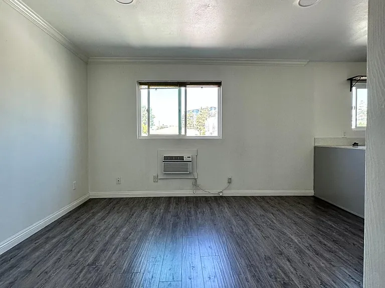 940 New Depot St #6 — Photo 3