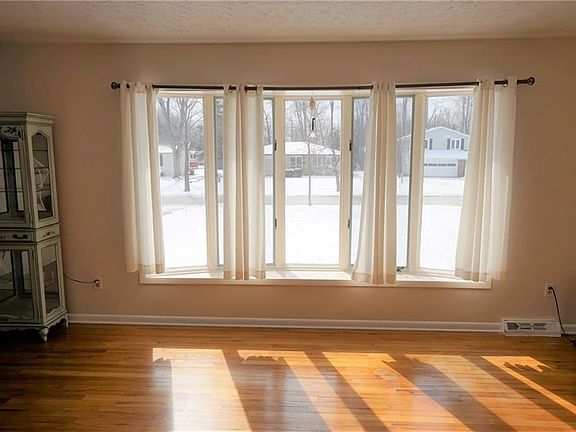 5th image of 33365 Warwickshire Ln