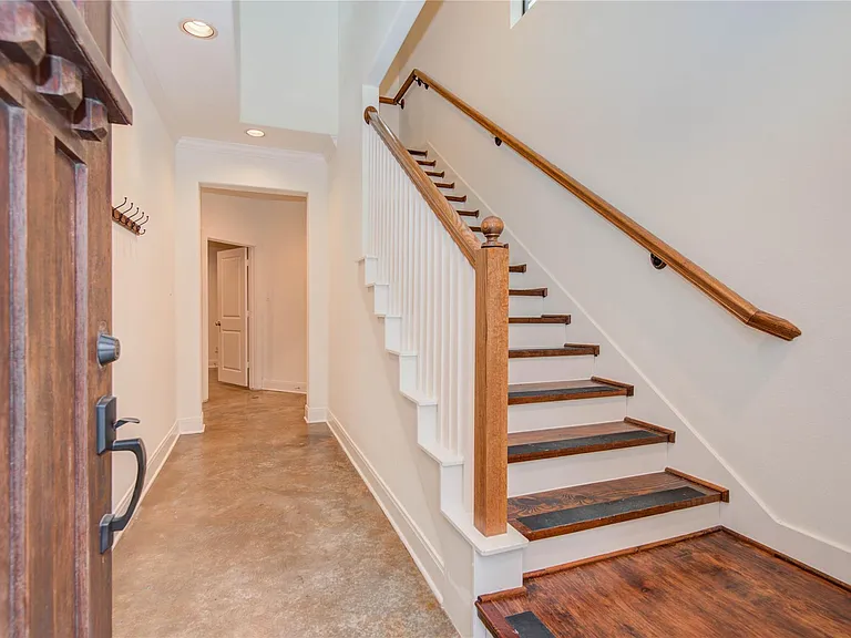 2414 Charleston St #B — Photo 5