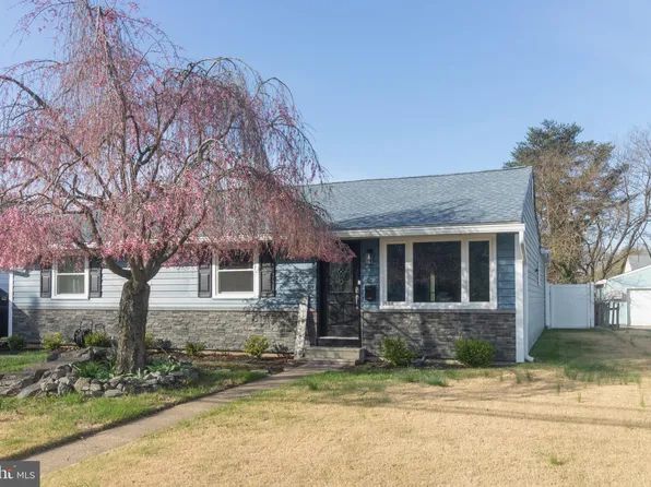 444 N Forklanding Rd, Maple Shade, NJ 08052