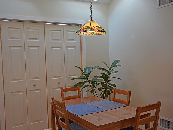 4th image of 49 Hollow Brook Ln