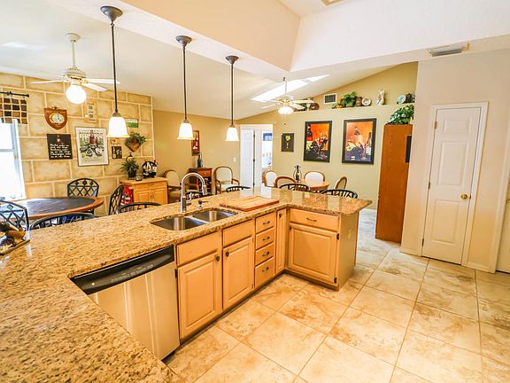 5th image of 1944 Glen Meadows Cir