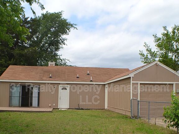 5th image of 1520 Pebblewood Dr