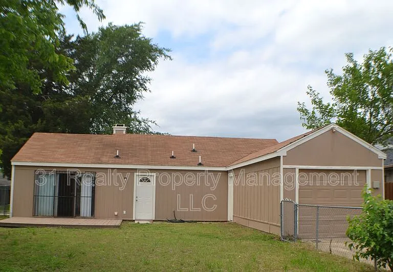 1520 Pebblewood Dr — Photo 5