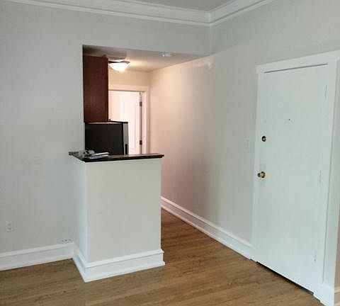 4th image of 755 W Buena Ave #300