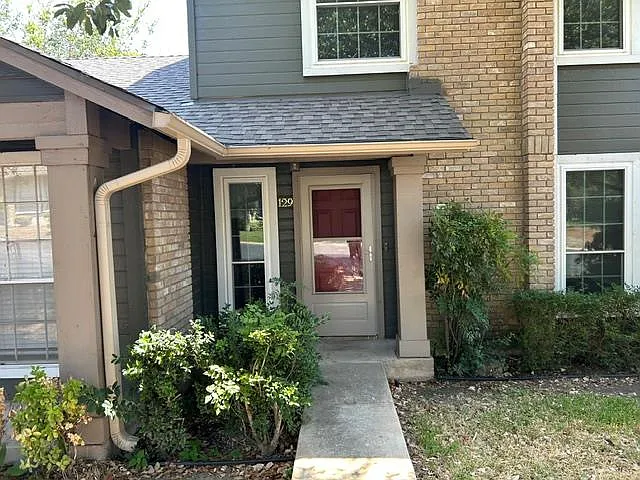 2 bed, 1.5 bath, 1049 sqft, $1,595 — Photo 1