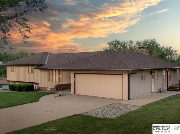 844 S 17th St, Blair, NE 68008