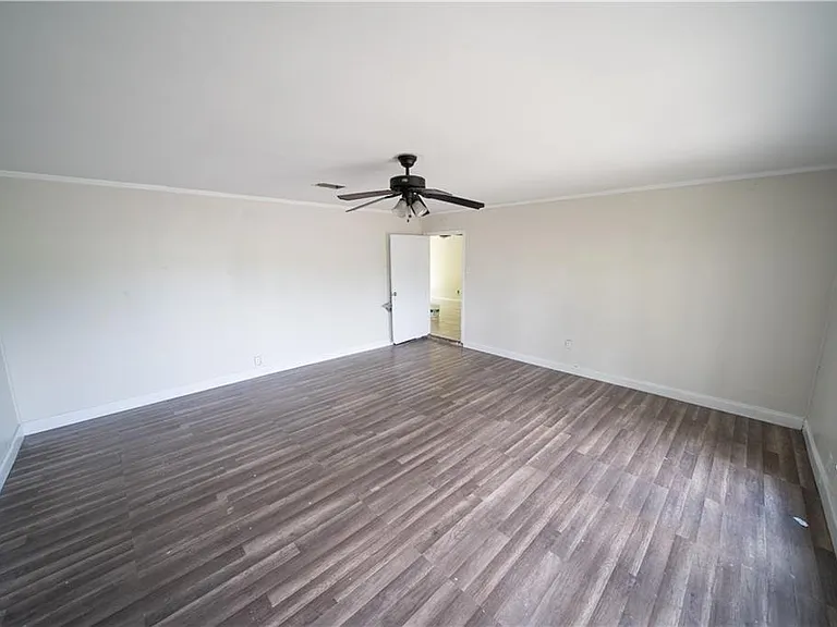 1610 La Joya St — Photo 4