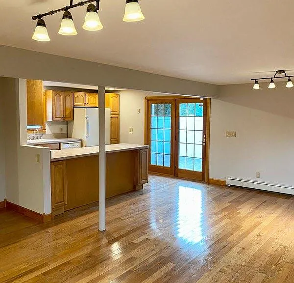 1630 Jefferson Ave — Photo 3