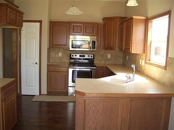 2nd image of 1011 Forrest Glenn Dr