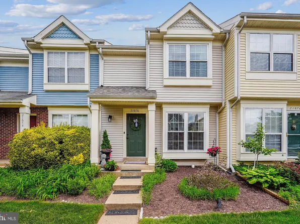 21676 Hazelnut Sq, Sterling, VA 20164