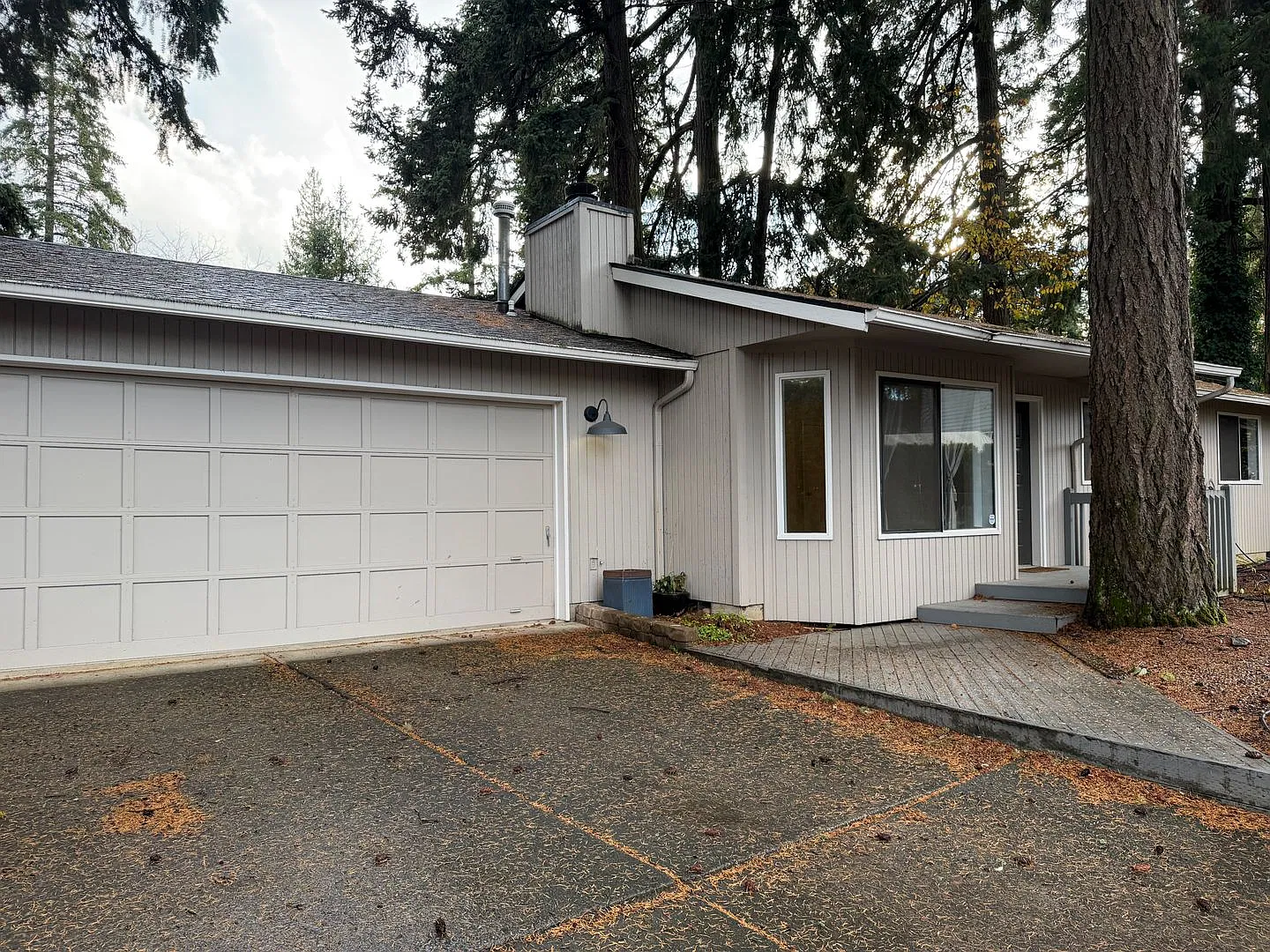 Dreamy Gresham Single-Family Home - Updated, Huge Deck, and Laundry Included! — Photo 2