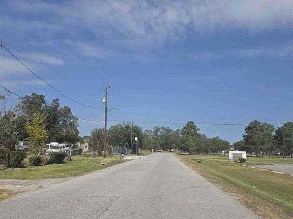 Exterior Neighborhood (street photo)