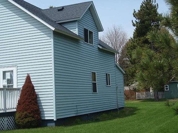 2nd image of 424 Riverdale St