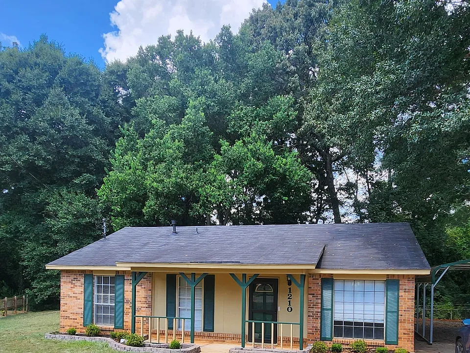 1210 Gardenia Cir