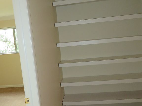 5th image of 713 E Fox Hills Dr #1