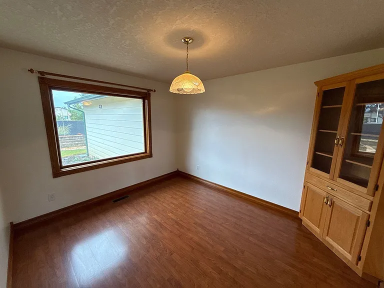 460 SE Conifer Pl — Photo 7
