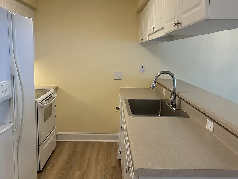 627 Woodmoor Dr #302-1 — Photo 4