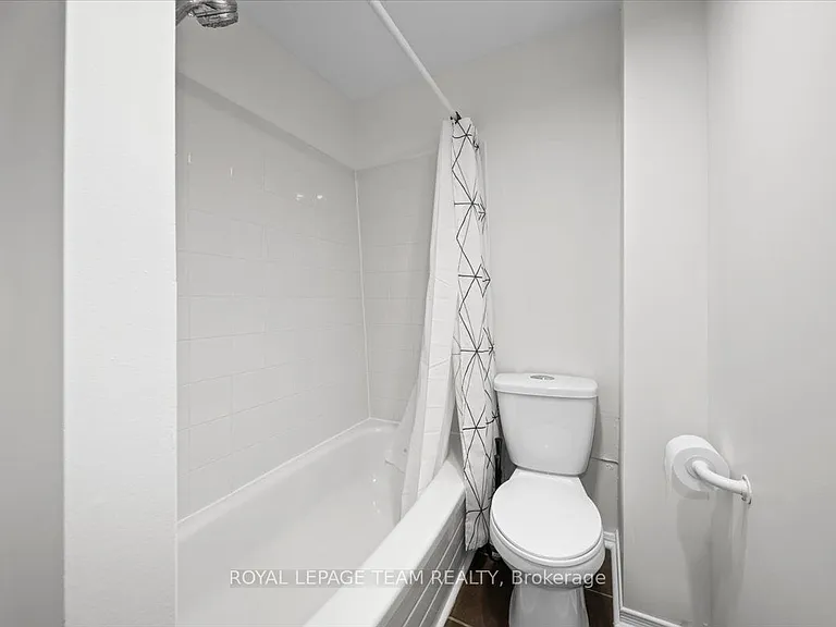 135 Upper Lorne Pl #2 — Photo 7