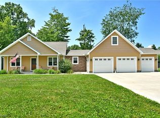 413 Maplewood Dr, Cortland, OH 44410