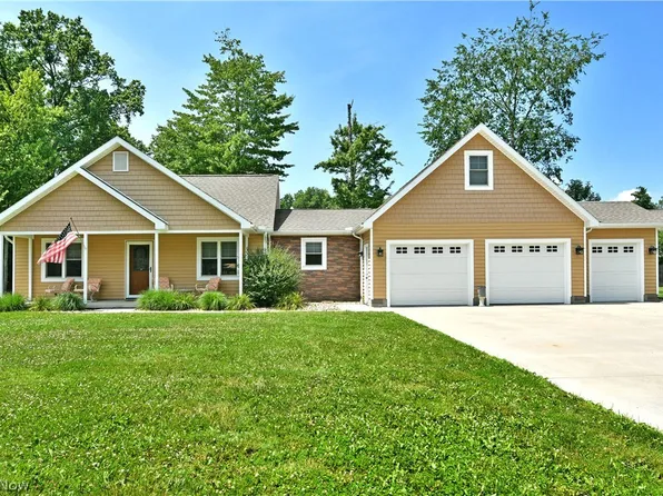 413 Maplewood Dr, Cortland, OH 44410