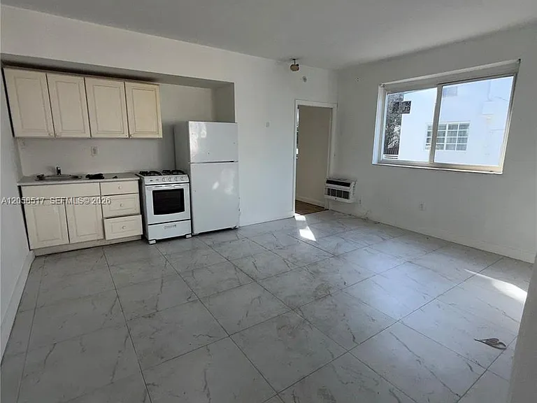 1026 Euclid Ave #10 — Photo 1