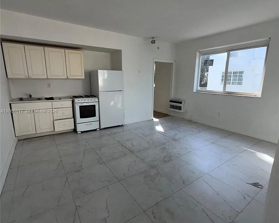 1026 Euclid Ave #10